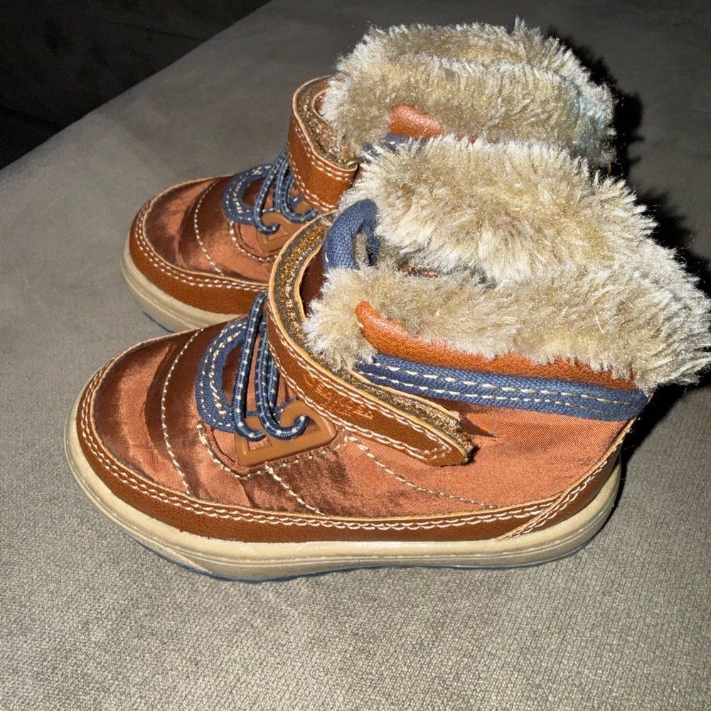 OshKosh B'gosh Tan Boots with Faux Fur Trim